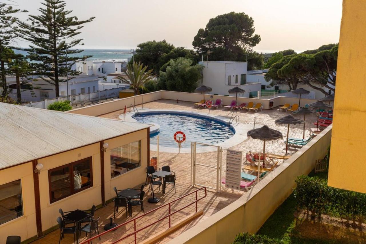 Dúplex con piscina, garaje y jardín, frente a la playa de los Caños de Meca. Los Canos De Meca Exterior foto