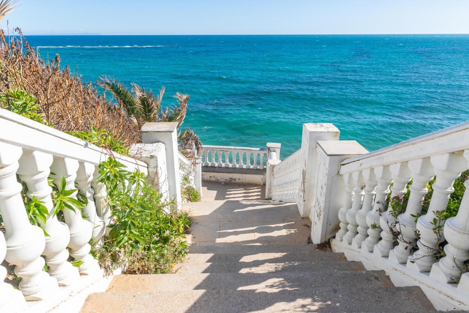 Dúplex con piscina, garaje y jardín, frente a la playa de los Caños de Meca. Los Canos De Meca Exterior foto